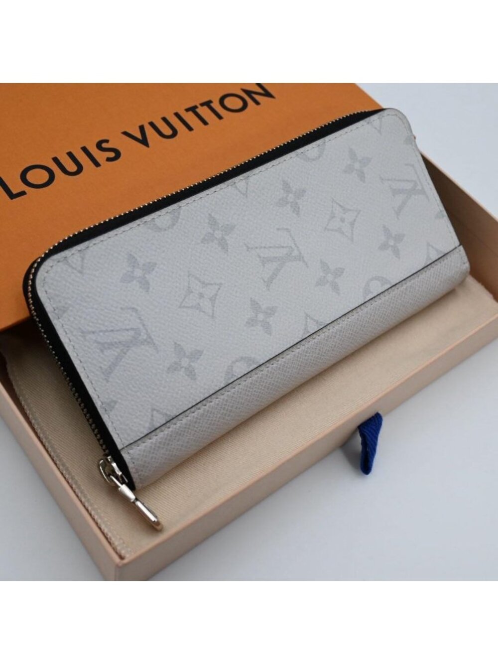 Louis Vuitton Taigarama Vertical Wallet Antarctica
